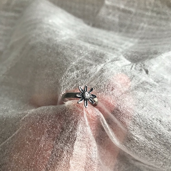 Dainty Sterling Silver Sunflower Ring and Frame - Picture 2 of 12